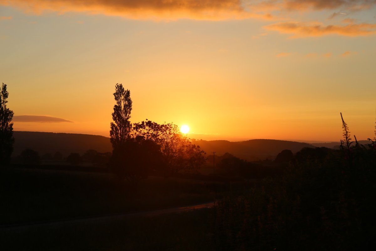 Okay, so it turns out that getting up for the weekend breakfast shift at Radio Shropshire isn't all that bad in the summer...

#photo #radio #thehqfilmcrew