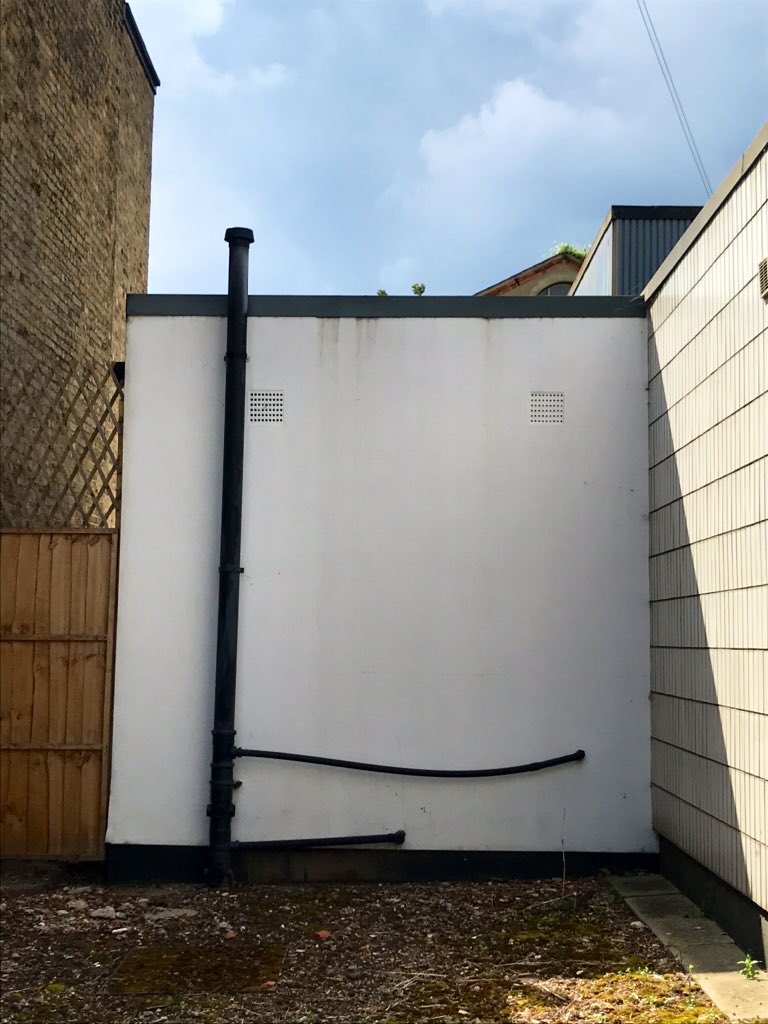 LizAtkin's tweet image. Any of my fellow #Texturehuntergatherer folks spotted any faces in things? @Cukalu found some fab ones in stone in Sicily, here are my two today 😁