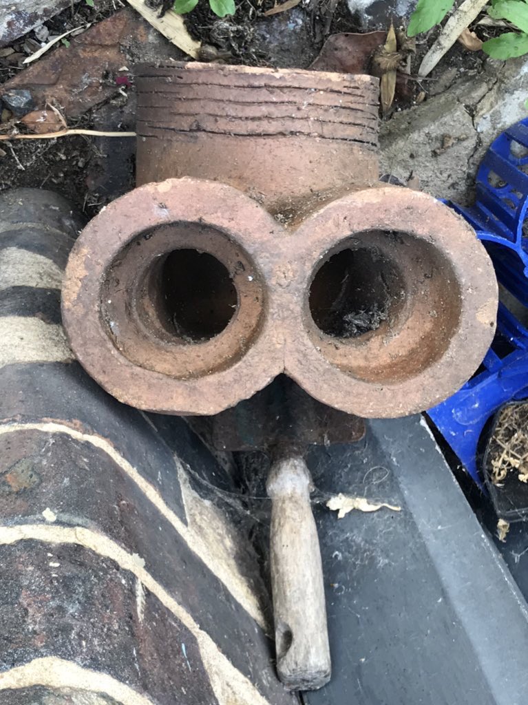 LizAtkin's tweet image. Any of my fellow #Texturehuntergatherer folks spotted any faces in things? @Cukalu found some fab ones in stone in Sicily, here are my two today 😁