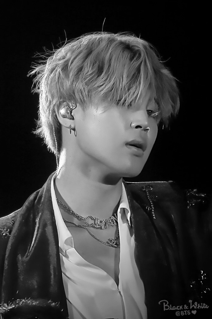 Btsbnw1's tweet photo. Canโt even handle myself
Donโt worry, my hands
Theyโre only warm for you
#bangtansonyeondan #๋ฐฉํ์๋
๋จ #๋ฐฉํ #rm #jin #suga #jhope #jimin #v #jungkook #bts #bnw #blackandwhite #btsbnw #BTSedits #btsarmy #army #btsaesthetic #btspiedpiper #btsjapan #magicshop #magicshopjapan https://t.co/4MVNXsQM2t