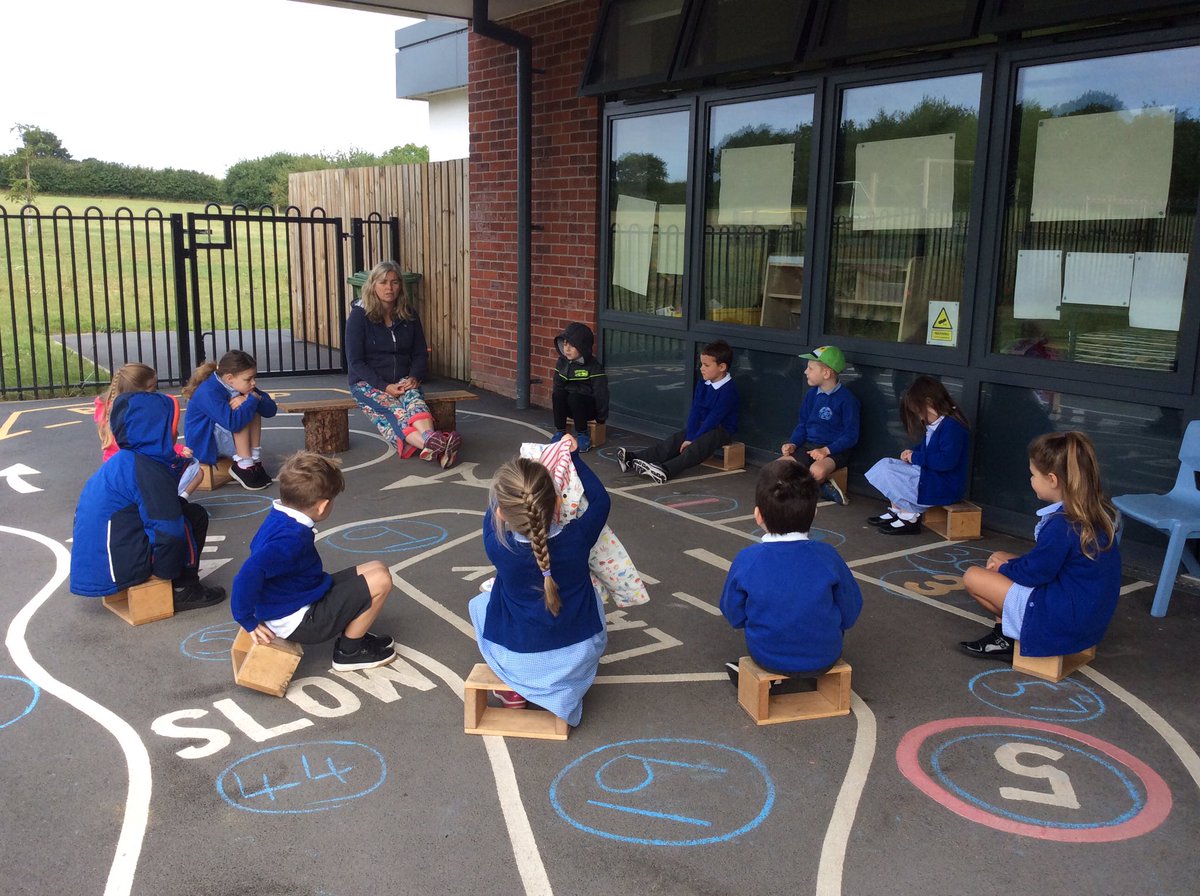 SarahHolness2's tweet image. Paddingtons had circle time this morning to talk about how they feel about changes to school in September - new teachers and new classrooms! #acelearning @AstleyPrimary