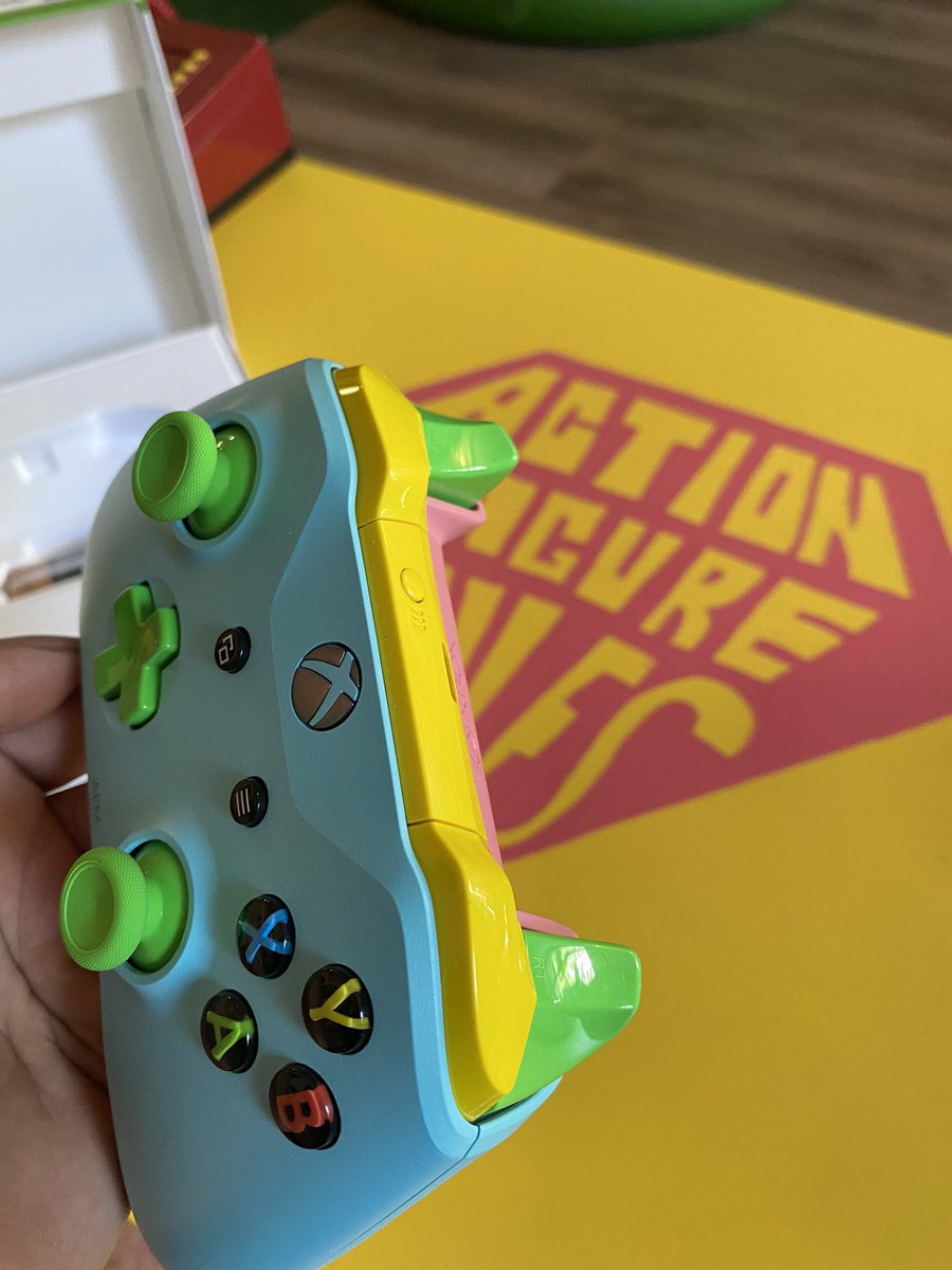 RakeemMiles's tweet photo. Action Figure Miles Xbox Controller https://t.co/gYwCmvKLgs