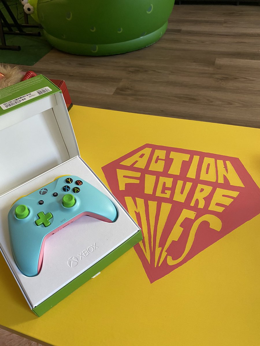 RakeemMiles's tweet photo. Action Figure Miles Xbox Controller https://t.co/gYwCmvKLgs