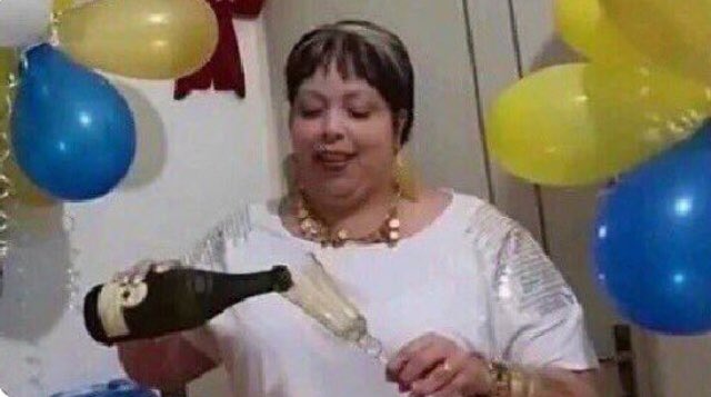 Sarinhazin's tweet photo. #forcacorona 
Hj é o nosso dia de festejar https://t.co/kTtDr4cgZK