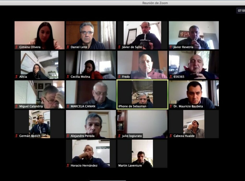 Plenario virtual de <a href="/CIDDEPORTE/">CIDDEPORTES</a> de <a href="/cintendentesuy/">Congreso de Intendentes</a> con la presencia del Secretario Nacional de Deporte <a href="/Sebabauza61/">Sebastián Bauzá</a> de <a href="/UyDeporte/">Secretaría Nacional del Deporte</a> donde expuso a todos los directores de deporte, sobre las disciplinas deportivas que empiezan habilitarse y sus respectivos protocolos.