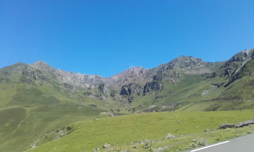 CcbCyclo's tweet photo. Dans la montée du Col du Tourmalet. A 3 km du sommet vue sur le Pic du Midi de Bigorre https://t.co/sbGtWujjHz