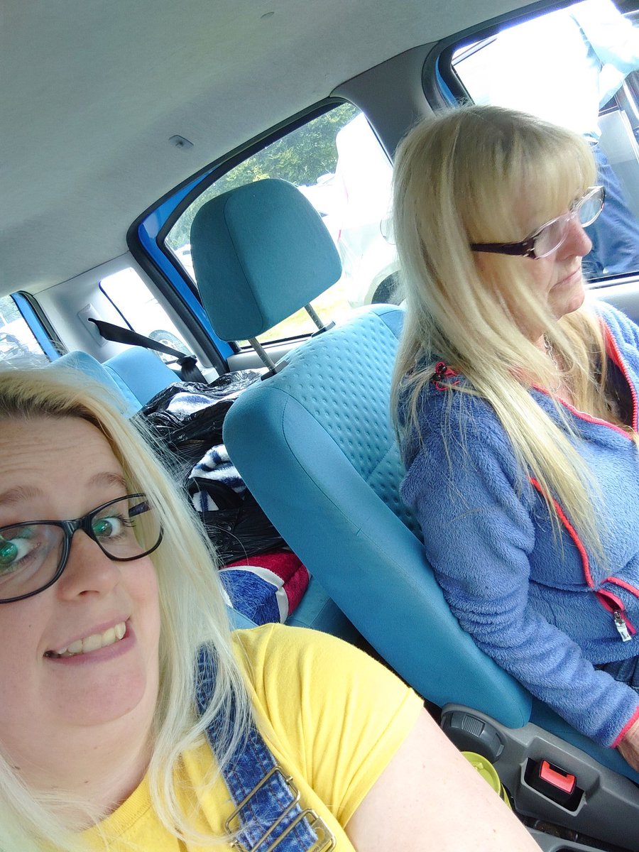 Ready for Jurassic Park with my mum our favourite film ever!! <a href="/TheLunaCinema/">The Luna Cinema</a> @mitsubishimotorsuk <a href="/MitsubishiUK/">MitsubishiUK</a> <a href="/WarwickCastle/">Warwick Castle</a> #MoviesWithMitsubishi pic.x.com/l20SfLpiJm