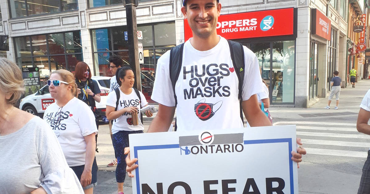 People take to Toronto streets and subways to protest mandatory face masks bit.ly/3iFp8cY #Toronto #FaceMask #FaceMasks #TorontoProtest #TOpoli