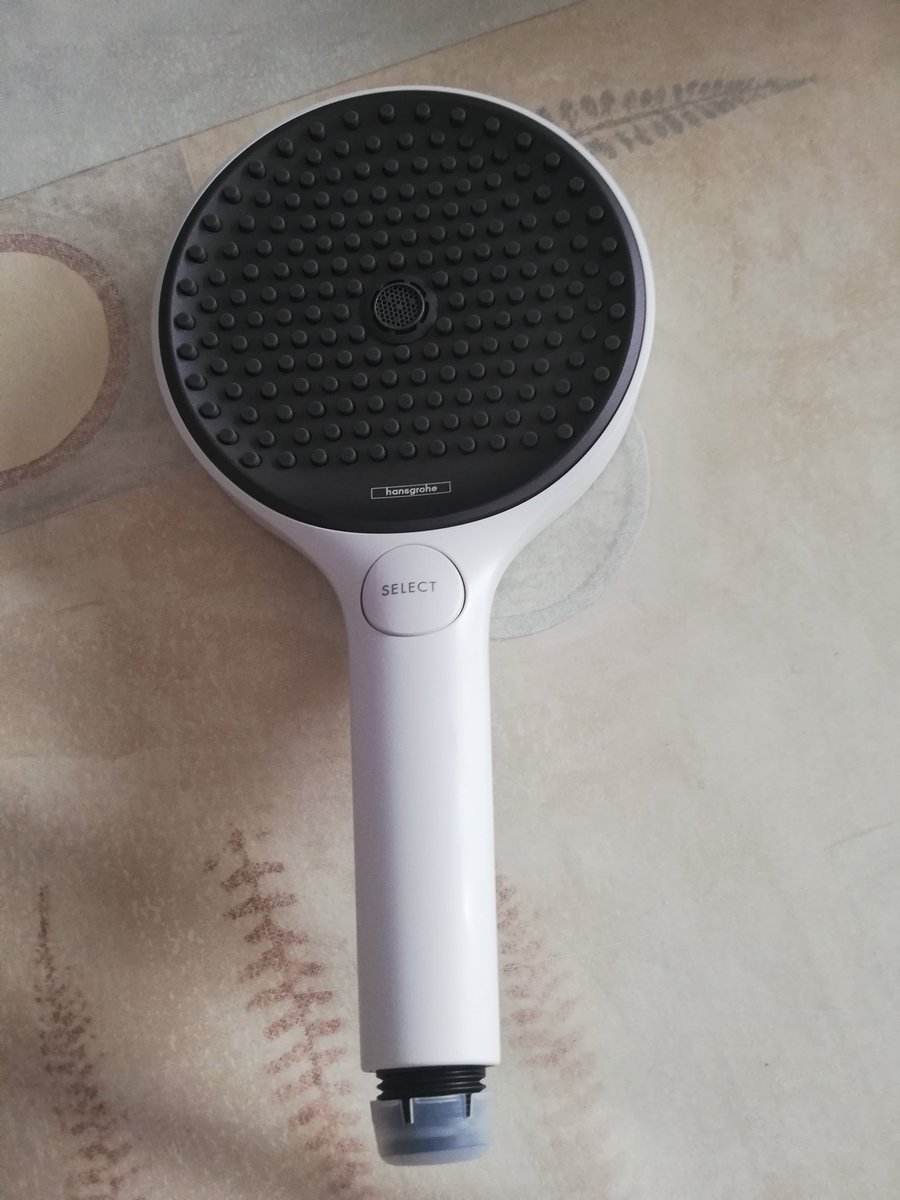 jolien921's tweet photo. Thanks for this awesome gift 🤩👌 @Hansgrohe_PR @BORAhansgrohe @Hansgrohe_UK #bestteam #myrelaxingmoment #showerlikeapro #hansgrohe #powerrain https://t.co/fvNmnwpV5F