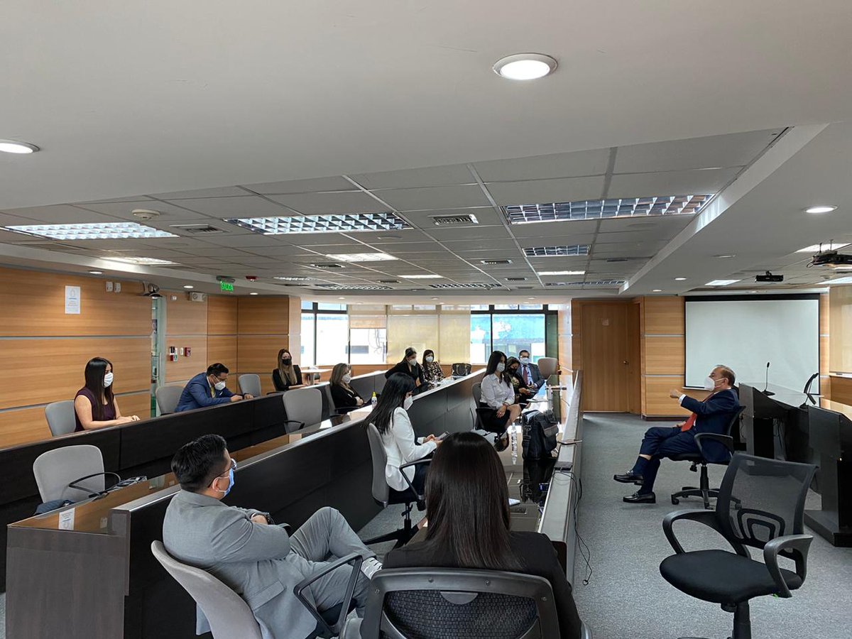 Luis_PovedaV's tweet photo. Hoy mantuve reunión en #Quito con el equipo de trabajo del @MinTrabajoEc, en la cual, emití directrices y coordinamos acciones, a fin de trabajar juntos por los derechos de los trabajadores y la reactivación de la economía del país. 

#TrabajamosPorTi🇪🇨 https://t.co/rDuAs9ZYkI