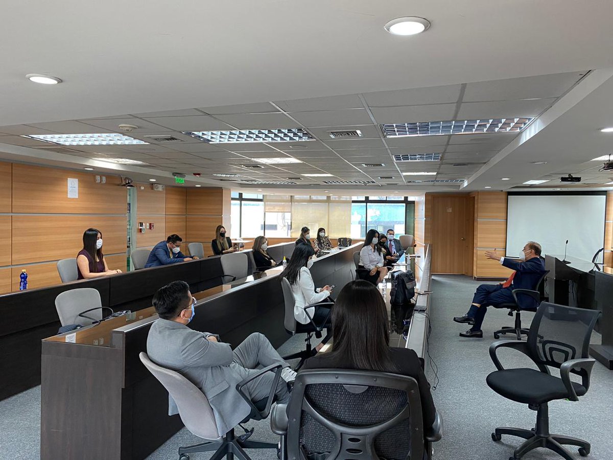 Luis_PovedaV's tweet photo. Hoy mantuve reunión en #Quito con el equipo de trabajo del @MinTrabajoEc, en la cual, emití directrices y coordinamos acciones, a fin de trabajar juntos por los derechos de los trabajadores y la reactivación de la economía del país. 

#TrabajamosPorTi🇪🇨 https://t.co/rDuAs9ZYkI