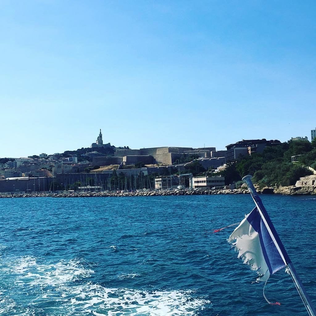 CEParis19Ouest's tweet photo. Jour 2️⃣ Escapade sur l’Île du #frioul s’émerveiller face à la beauté du paysage du littoral provençal #CEParis19 #citeeducative @academie_paris @acaixmarseille @Paris19e @MaepParis #ecoleouverte https://t.co/tjSC4mChrT
