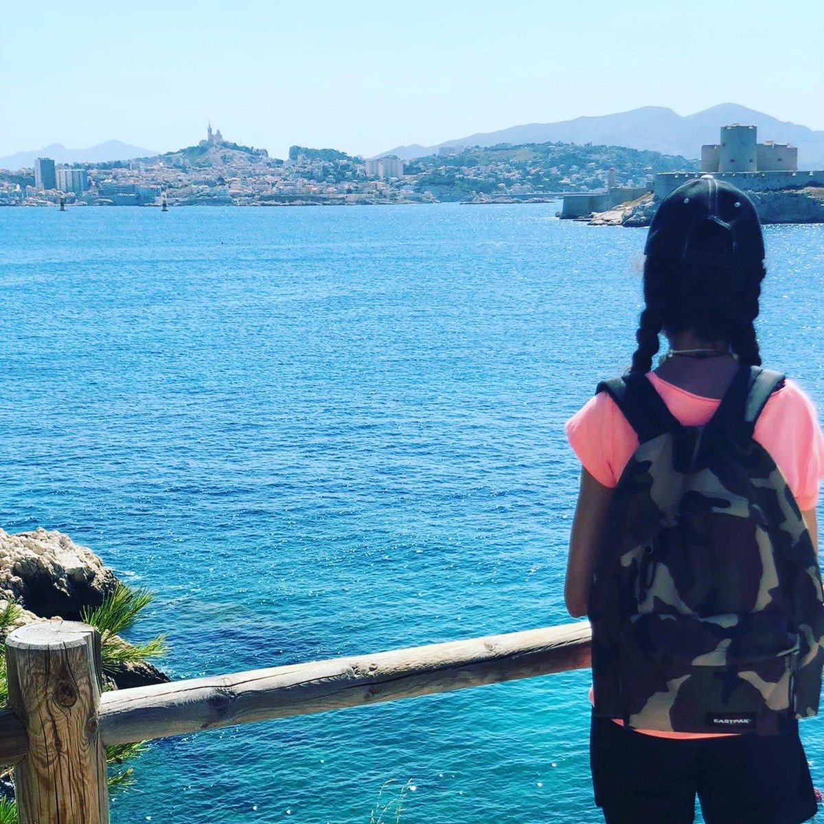 CEParis19Ouest's tweet photo. Jour 2️⃣ Escapade sur l’Île du #frioul s’émerveiller face à la beauté du paysage du littoral provençal #CEParis19 #citeeducative @academie_paris @acaixmarseille @Paris19e @MaepParis #ecoleouverte https://t.co/tjSC4mChrT