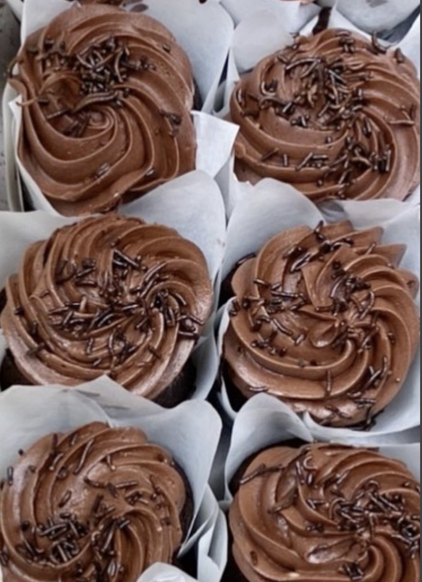henryssweet's tweet photo. It’s WORLD #CHOCOLATE DAY! 🍫
Celebrate at Henry’s with:
-Chocolate Cupcakes
-Super Chocolate Brownies
-Fudge
-Gourmet chocolate bars
-Cookies
-Ice cream, milkshakes and sundaes
-Classics like M&amp;Ms, Hershey and Reese’s
-...and MORE!
We are open until 8pm tonight! https://t.co/sOu1hf5IRk
