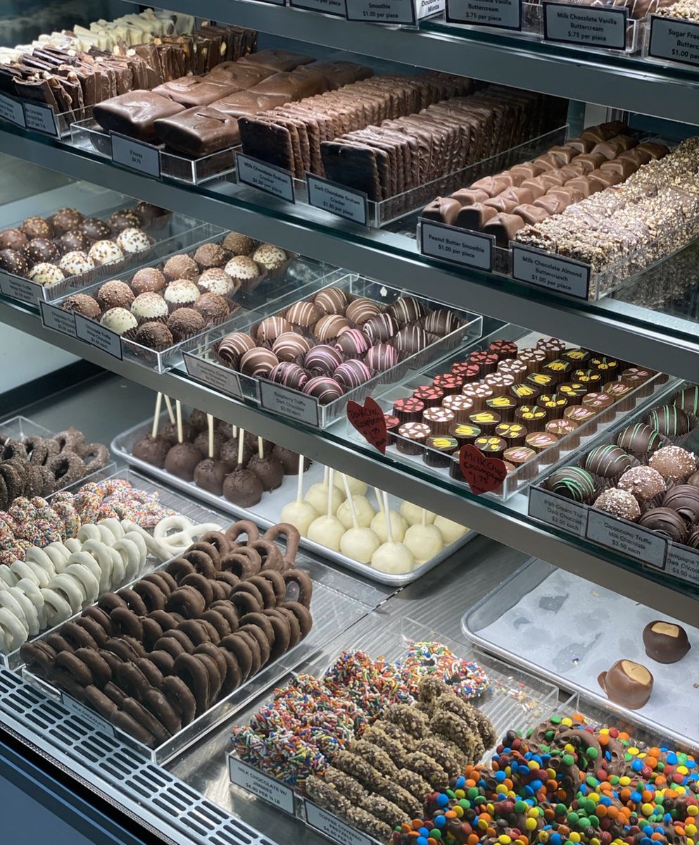 henryssweet's tweet photo. It’s WORLD #CHOCOLATE DAY! 🍫
Celebrate at Henry’s with:
-Chocolate Cupcakes
-Super Chocolate Brownies
-Fudge
-Gourmet chocolate bars
-Cookies
-Ice cream, milkshakes and sundaes
-Classics like M&amp;Ms, Hershey and Reese’s
-...and MORE!
We are open until 8pm tonight! https://t.co/sOu1hf5IRk