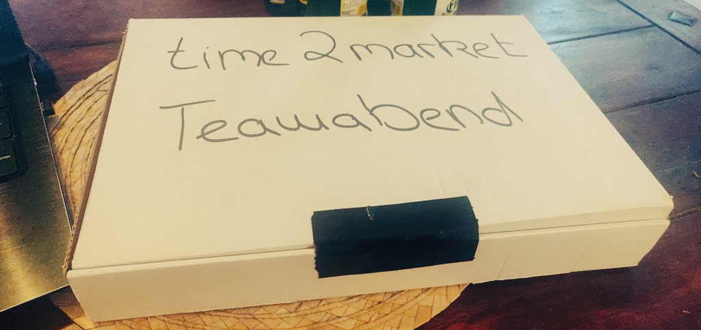 Jeden Moment geht's los: <a href="/artem_balin/">Artem Balin</a> hat eine Überraschung! Ein Remote Teamabend mit vielen Spielen und Getränken - I'm Stoked! <a href="/time2market_de/">time2market</a> #datistmaleindienstag