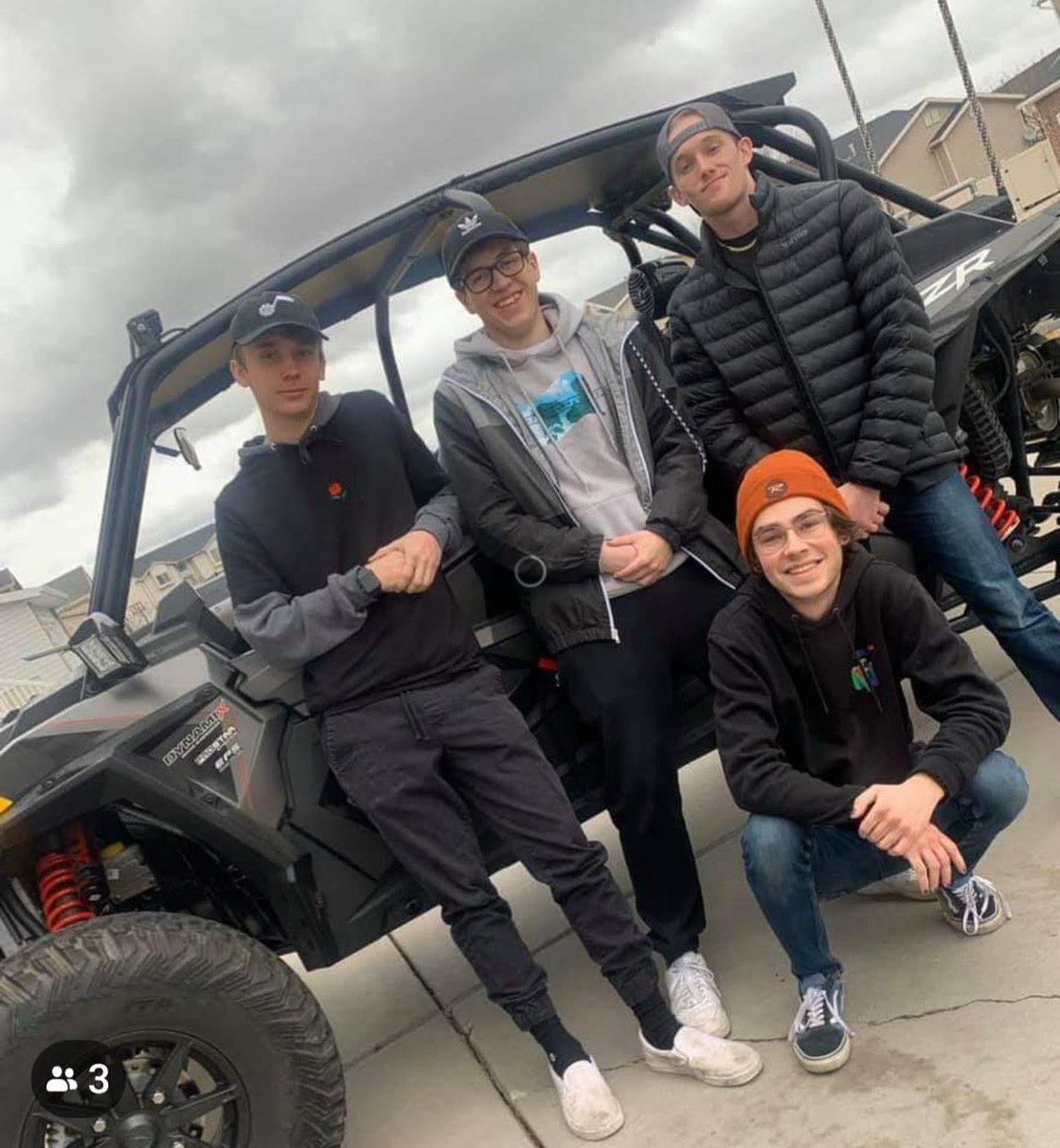 Mxezr's tweet photo. @t1mbz That is my fucking mans @Caleb_Allred I’m in the background, he’s been my online friend for years &amp; I flew out to meet him &amp; my boys a couple months ago &amp; he hit that while I was there 😂 https://t.co/06mJAIe5VH
