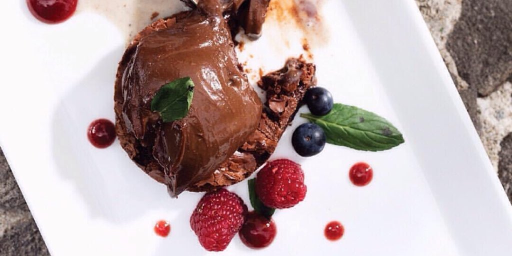 Celebramos el día mundial del cacao, con éste delicioso postre especial de BIXA.   ¡Chocolatón-tón!                           #cacao #DiaMundialDelCacao #Irapuato #ExperienciaBixa                Síguenos en nuestra página de facebook e Instagram!          instagram.com/?hl=es-la