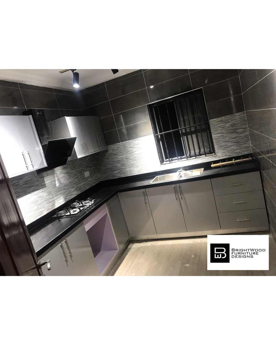 Mr_Carpenta's tweet image. Number two.....

#kitchensetup 
#brightwoodfurniture