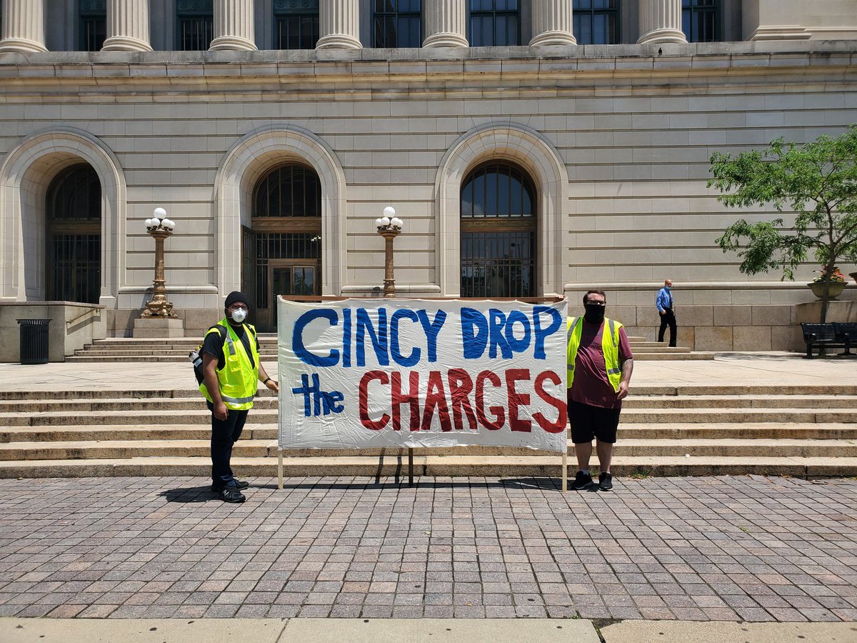 nswartsell's tweet photo. Marchers gathering at the Hamilton County Courthouse to protest curfew charges against roughly 500 people who participated in Cincinnati's George Flyod protests. Attorneys w the Mass Defense Coalition (member groups attached) will serve motions to dismiss at city hall at 3 pm. https://t.co/jYdORZWtBl