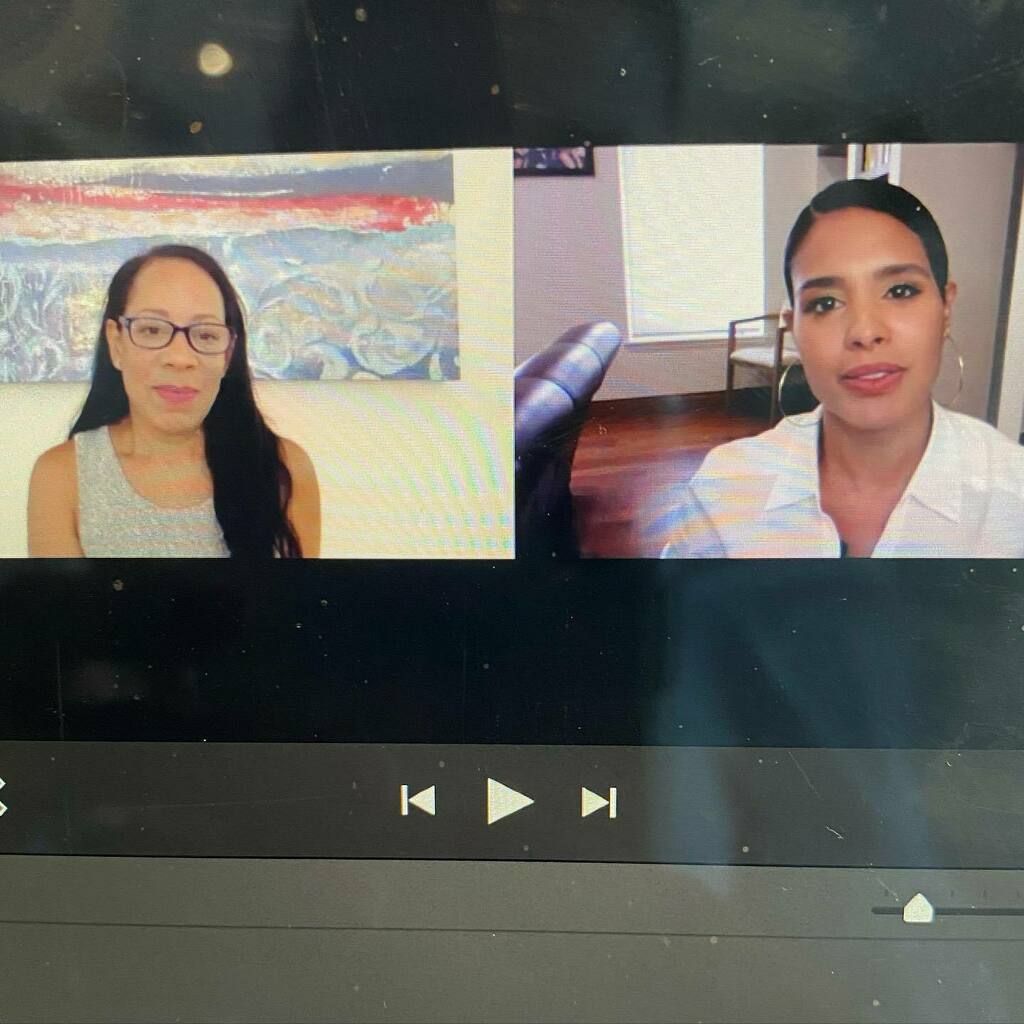 johannagomeztv's tweet photo. Just finished editing my conversation with @selenisleyvaofficial about her new book #mysister. It’s a good one! #lgbtq🌈 #latinos #6inthemix And yes, I know my computer screen is a little dirty. 🙄😜 https://t.co/cRy8O4HeNe