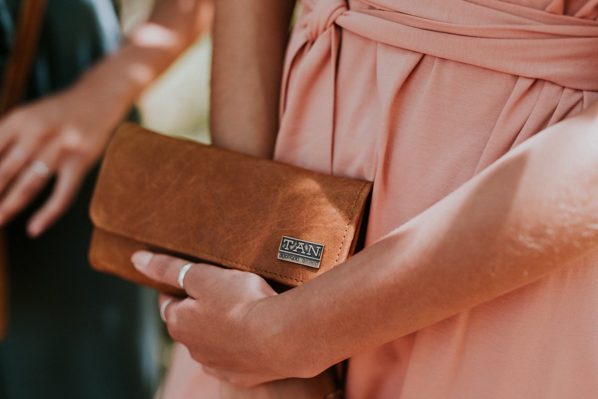 tanleathergoods's tweet photo. Elegance is not about being noticed, it’s about being remembered. https://t.co/aULBT2GMim