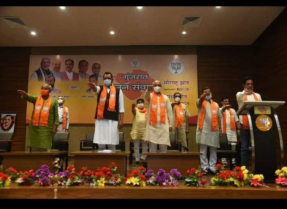 India’s ruling  #BJP presents “Sieg Heil” salute used by Nazis.  @BJP4India is political wing of fascist paramilitary  #RSS, whose founders/ideologues embraced nationalism, preached supremacy, praised Nazi racial policy, & compared Indian Muslims to German Jews.