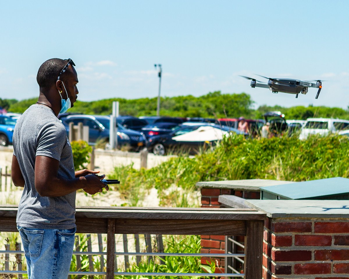 UnionSquareAdv's tweet image. Just a guy and his drone #VideoStuff