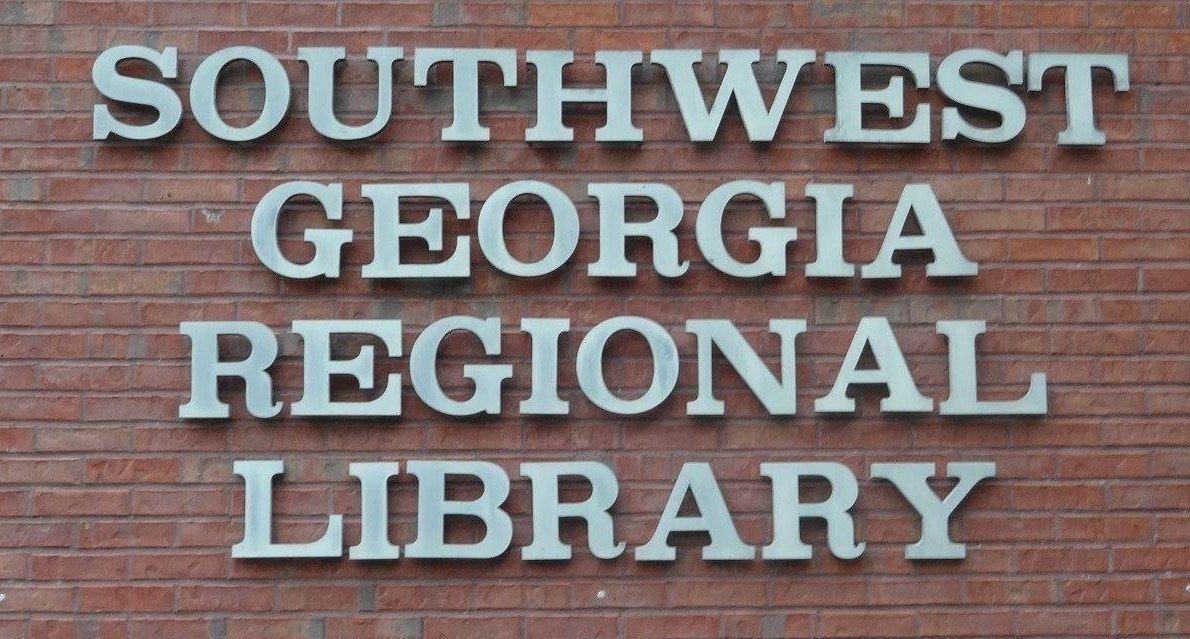 SWGRL's tweet photo. The Southwest Georgia Regional Library has begun curbside service in all of our libraries. Learn more at https://t.co/BB57TaHtKe. #GeorgiaLibraries #ImagineYourStory #Reading #books #SummerReading #COVID19 #Read #booklovers #book https://t.co/CLYDFZwyYJ