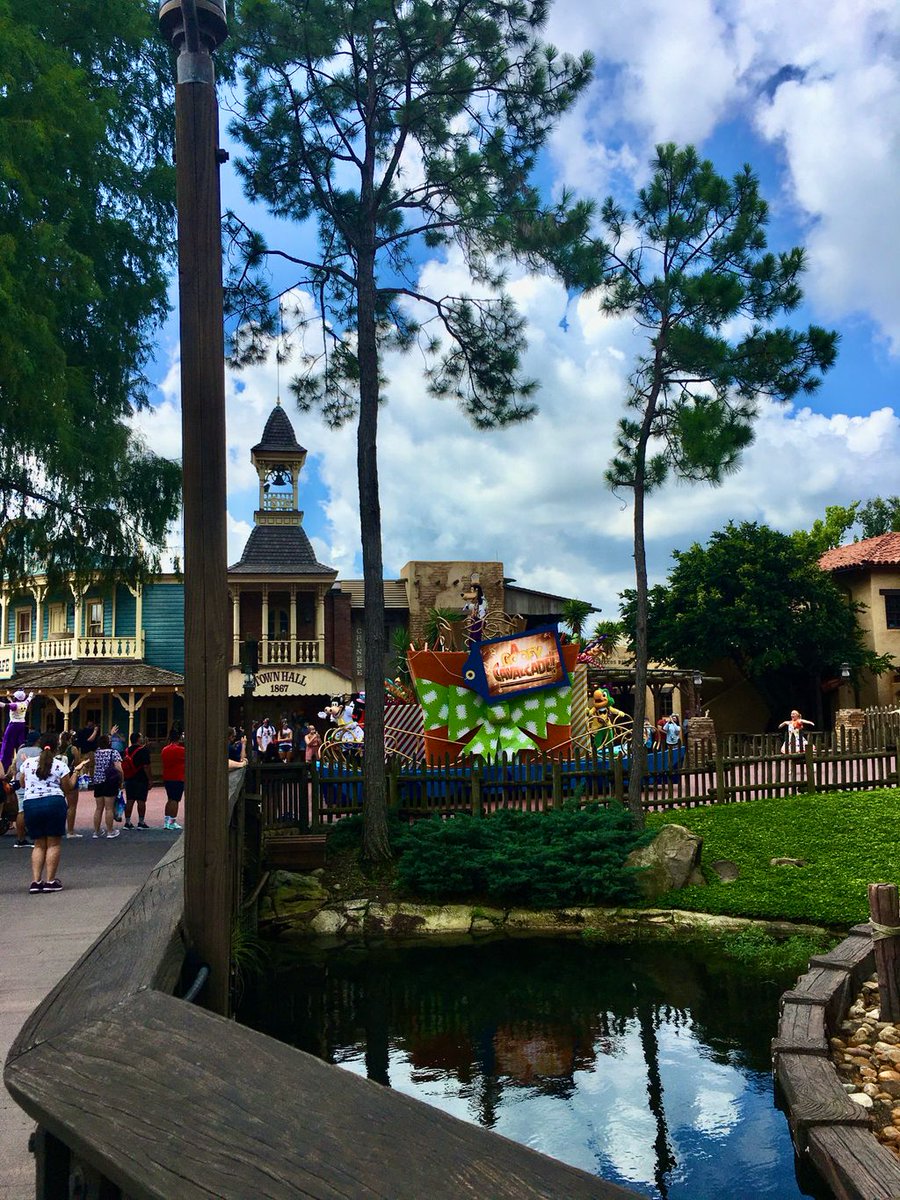 popvacations's tweet photo. Our cast member friends at @Wdwoffthecuff were able to visit the Magic Kingdom today!  Check out the Goofy Cavalcade in Frontier Land &amp; the beautiful castle.  #WeCantWait to be back in Magic Kingdom!  Thanks to Surupa and K for sharing these photos with us. https://t.co/8YNklm3QoM