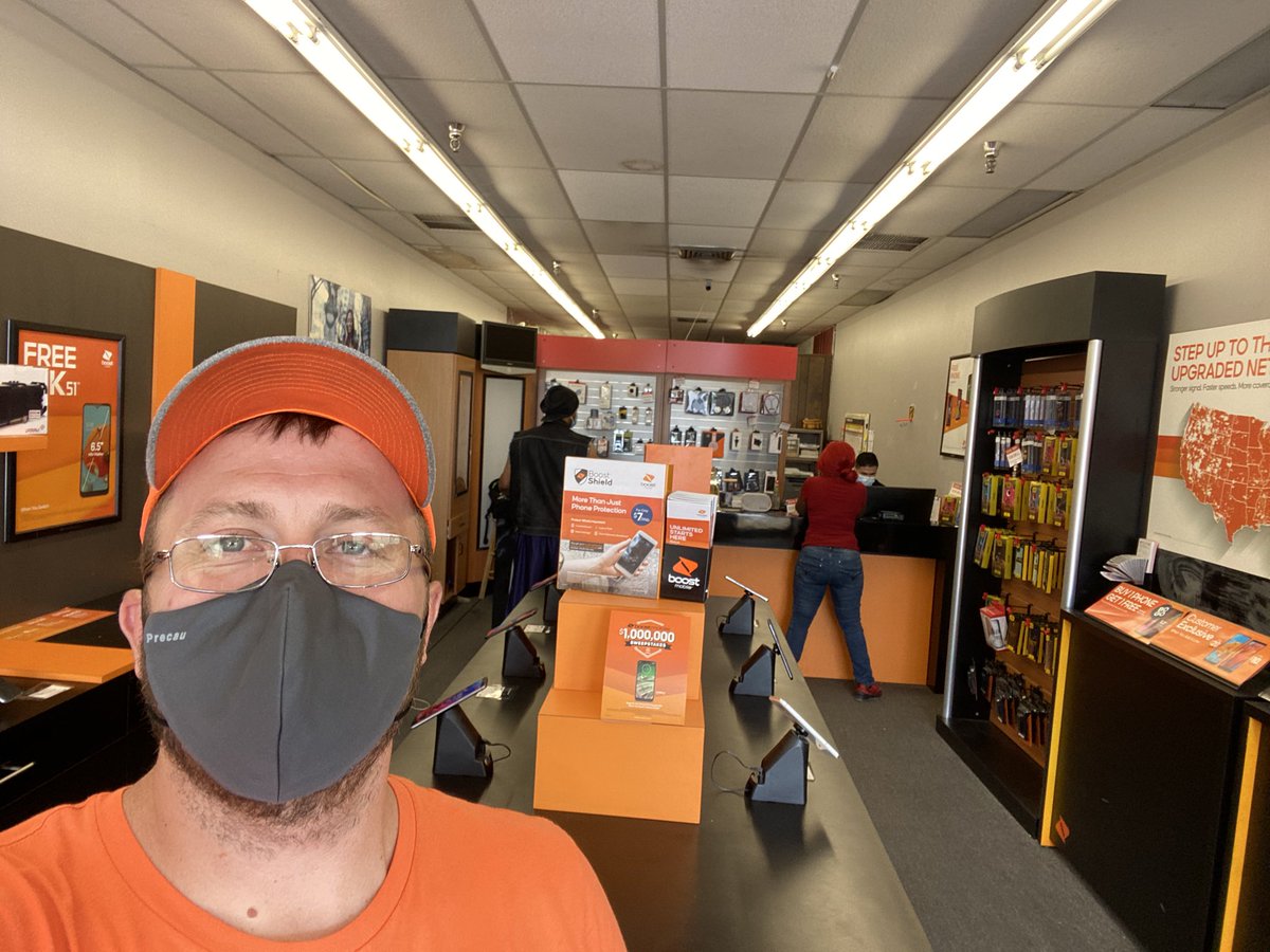 robertmackboost's tweet image. Just another #boostdishingdeals day with CellGear team at Main Street in Gainesville @mschwager3 @se_rsm @rayce_the @Bryanjohnson151 @JayMiglionico @dish @boostmobile