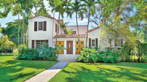 AshleyCusack's tweet photo. Could we be seeing a #seller’s market in #Miami soon? See what’s trending:
https://t.co/SrkppeWLjH #ashleycusack @BHHSEWMRealty #ronshuffield #coralgables #miamiherald #realestate https://t.co/Ft4kHP3mCc