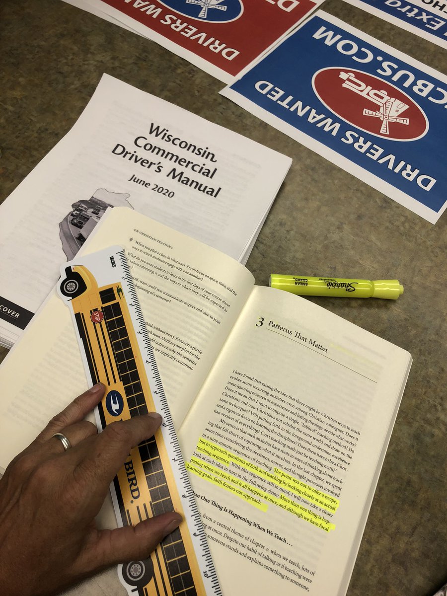 PeggyNieuwenhu2's tweet photo. #DU501 sneaking in a little homework during my lunch hour! https://t.co/oLIvYSxV39
