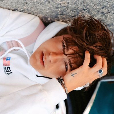 BORED OF LOVE - OUT THURSDAY - presave.io/t/boredoflove CANT WAIT TO HAVE THIS OUT I SPENT SO FUCKING LONG ON IT