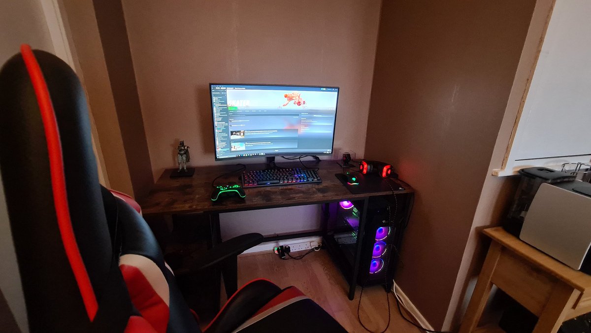 practicallygeek's tweet photo. Okay so I need my other monitor mounted above this one, shelves for some of my Star Wars figures etc.
Still looks too empty but I don't want it overloaded.
#pcsetup #pcbuild #deskarea #desksetup #blog #blogging #bloggingspace #vlog #youtuber #geek #gamer #technology https://t.co/XM4xCVqwHJ