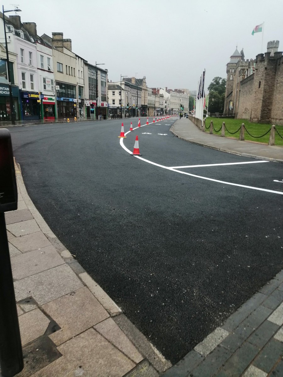 New #cycle lanes now ready by #cardiffcastle #cardiff @nextbikeUK  #biking #tafftrail #wales #cars