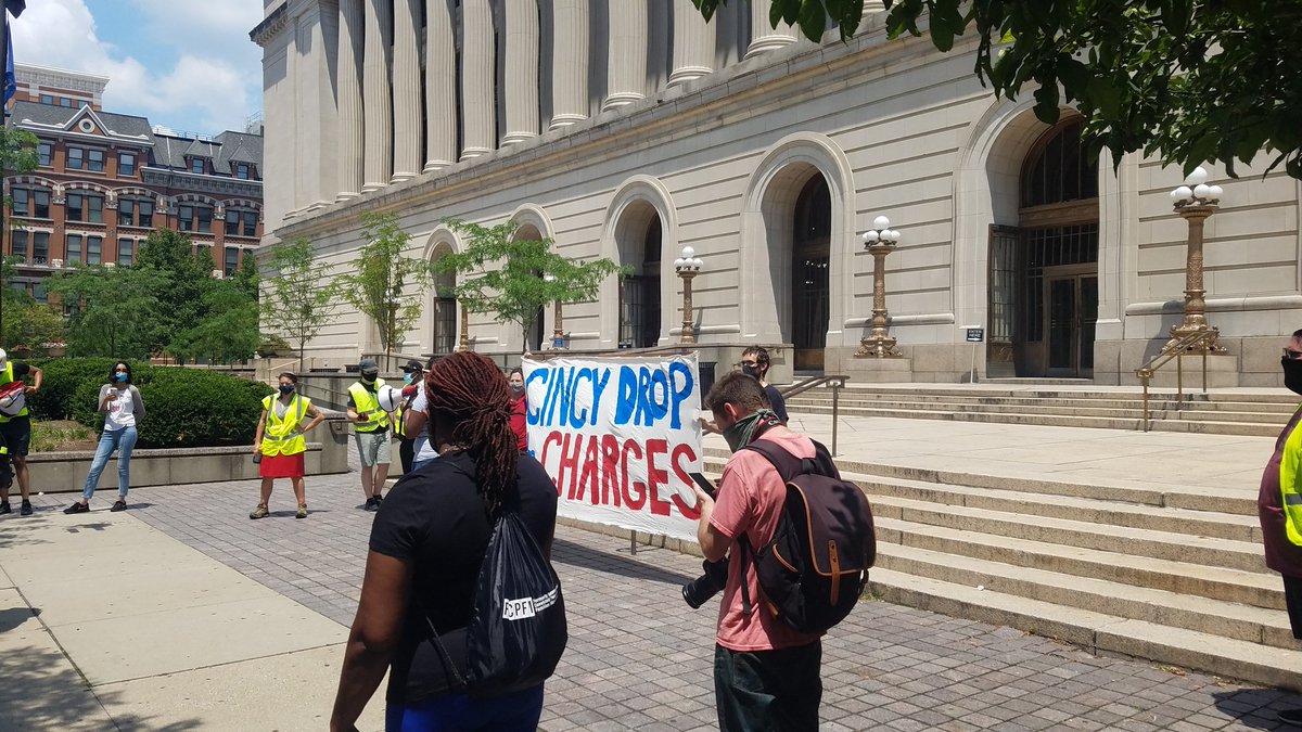 TAPTheAccounta1's tweet photo. #cincinnatiprotest today for the city to drop the charges against peaceful protesters. 513 people were arrested the first few nights and were extremely abusive to those people. Check my first tweets for more details! https://t.co/E5XaeULY6R