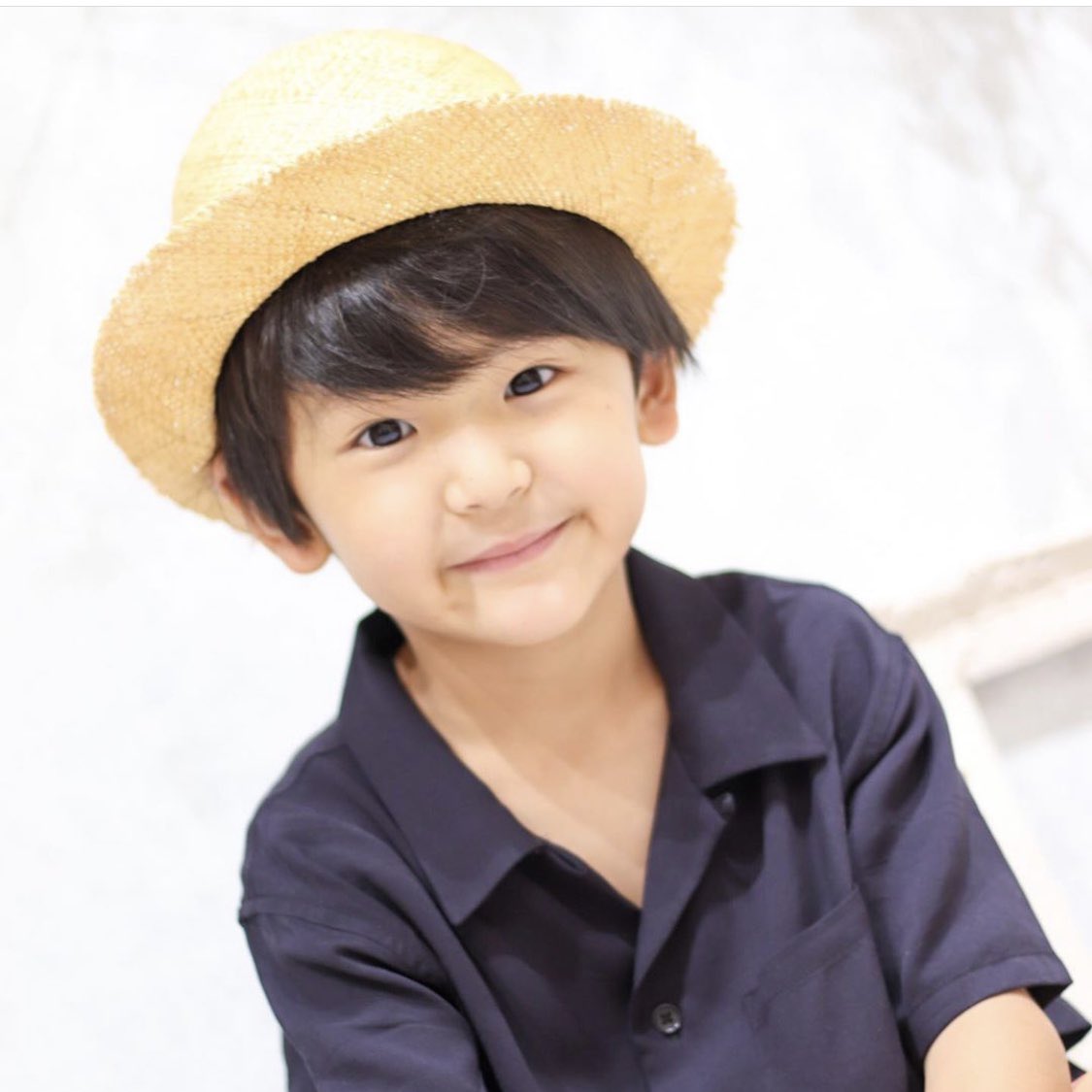 KENT_HAT's tweet photo. キッズサイズの『麦わらフランスパンハット』のオーダーをいただきました🥖✨

やっぱりお子さんが被るととっても可愛らしいですねぇ😊

お写真もお上手で本当にありがとうございます🙏

#hat #手作り #ハンドメイド #帽子 #ハット #フランスパン #フランスパンハット #夏 #麦わら帽子 #breadhat https://t.co/xdsbuZbC9B