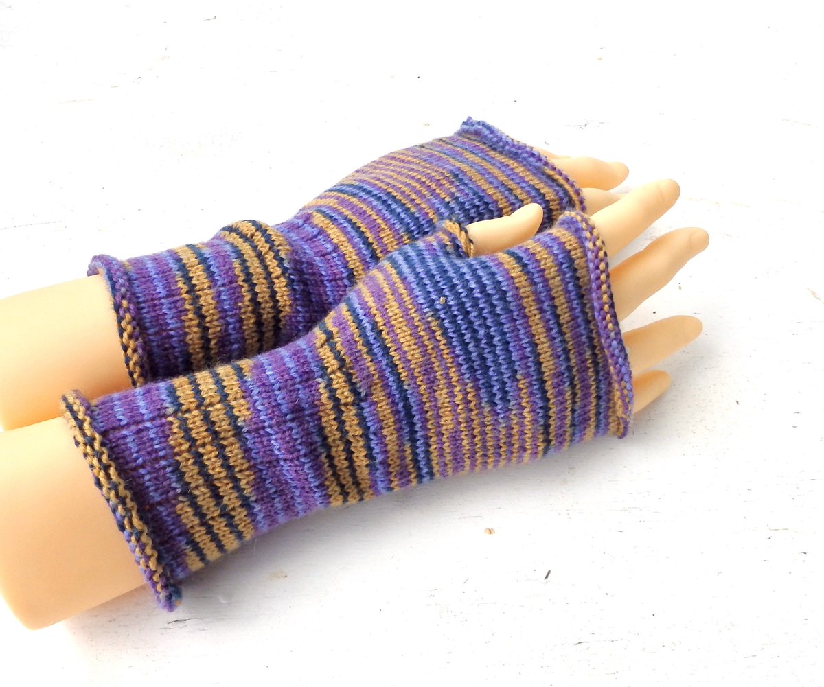 #fingerlessgloves #Woolgloves #knitgloves Available in my etsy shop.
Fast shipping with UPS
