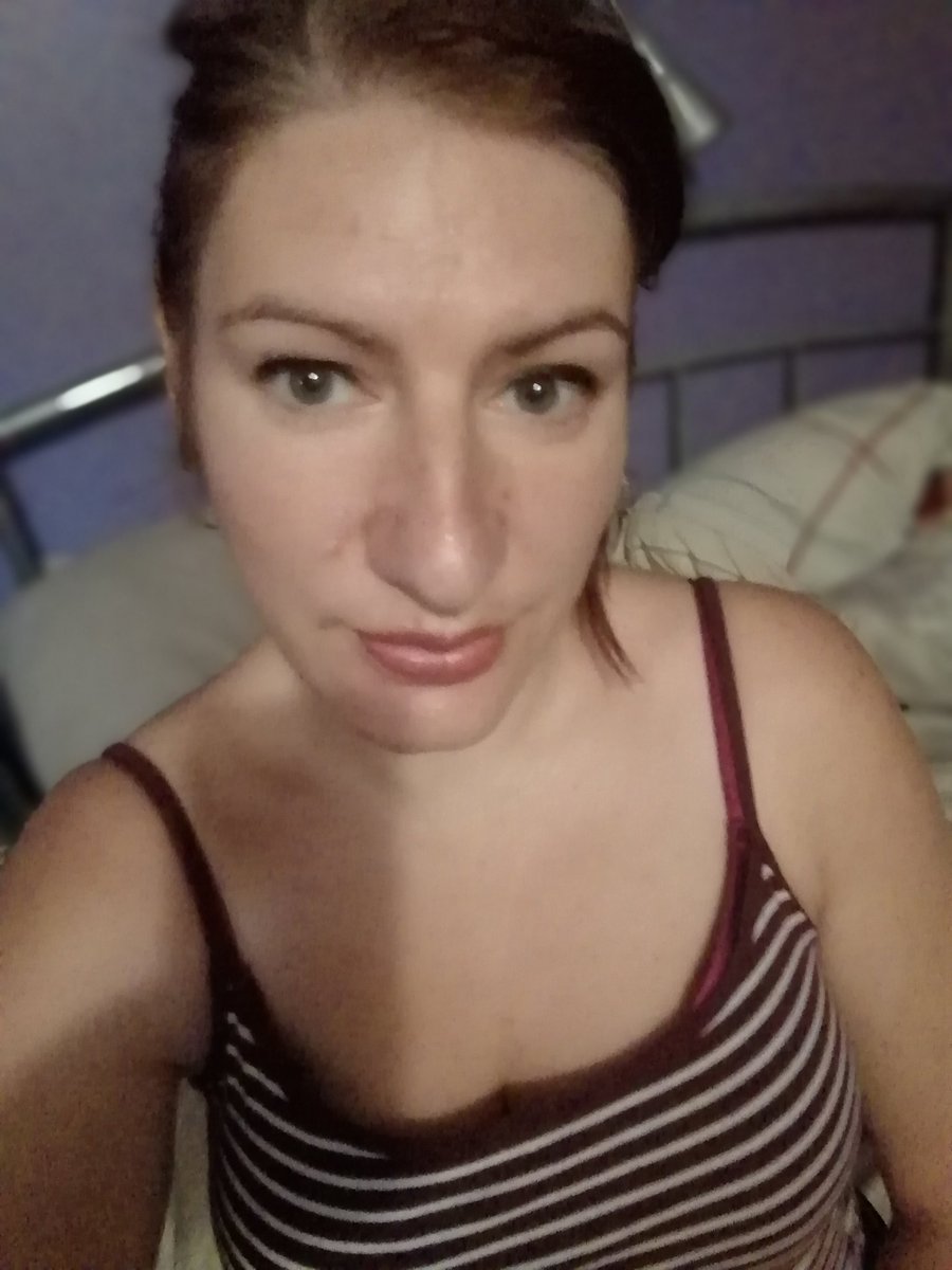 Trying to look cute before work but not succeeding lol