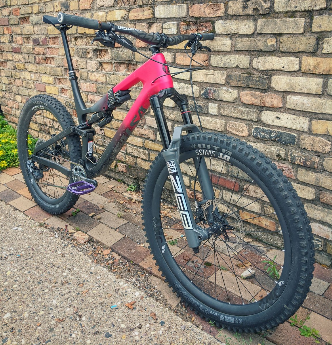 QualityBike's tweet photo. Our Bike of the Week: Kyle Stark and his @salsacycles Rustler.⁣⁣⁣

Favorite feature or unique character of your bike: ⁣⁣⁣
I’m a sucker for new shiny things, so at this point it's the new @rockshox ZEB! ⁣⁣⁣

#whatQrides #employeebikes #salsarustler #rockshoxzeb https://t.co/fZ6WhbE5mI