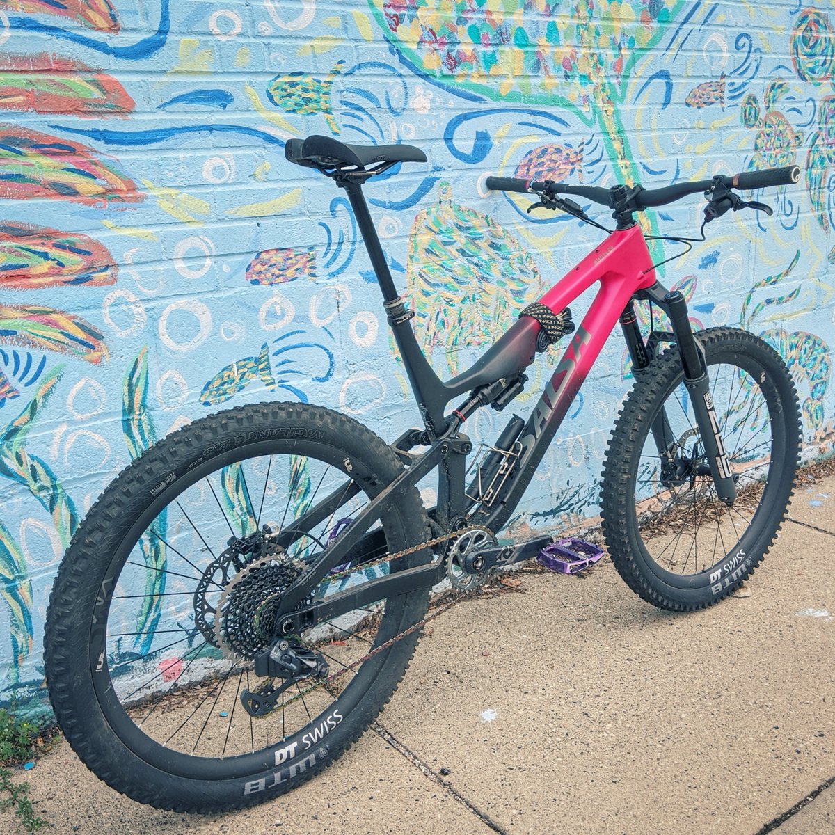 QualityBike's tweet photo. Our Bike of the Week: Kyle Stark and his @salsacycles Rustler.⁣⁣⁣

Favorite feature or unique character of your bike: ⁣⁣⁣
I’m a sucker for new shiny things, so at this point it's the new @rockshox ZEB! ⁣⁣⁣

#whatQrides #employeebikes #salsarustler #rockshoxzeb https://t.co/fZ6WhbE5mI