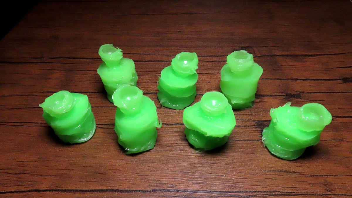 Cly_Faker's tweet photo. Just finished up a new set of #dice molds. This green brush on silicone makes them look like they were made out of @Nickelodeon Gak. 🤣 https://t.co/mxTljXVIV7