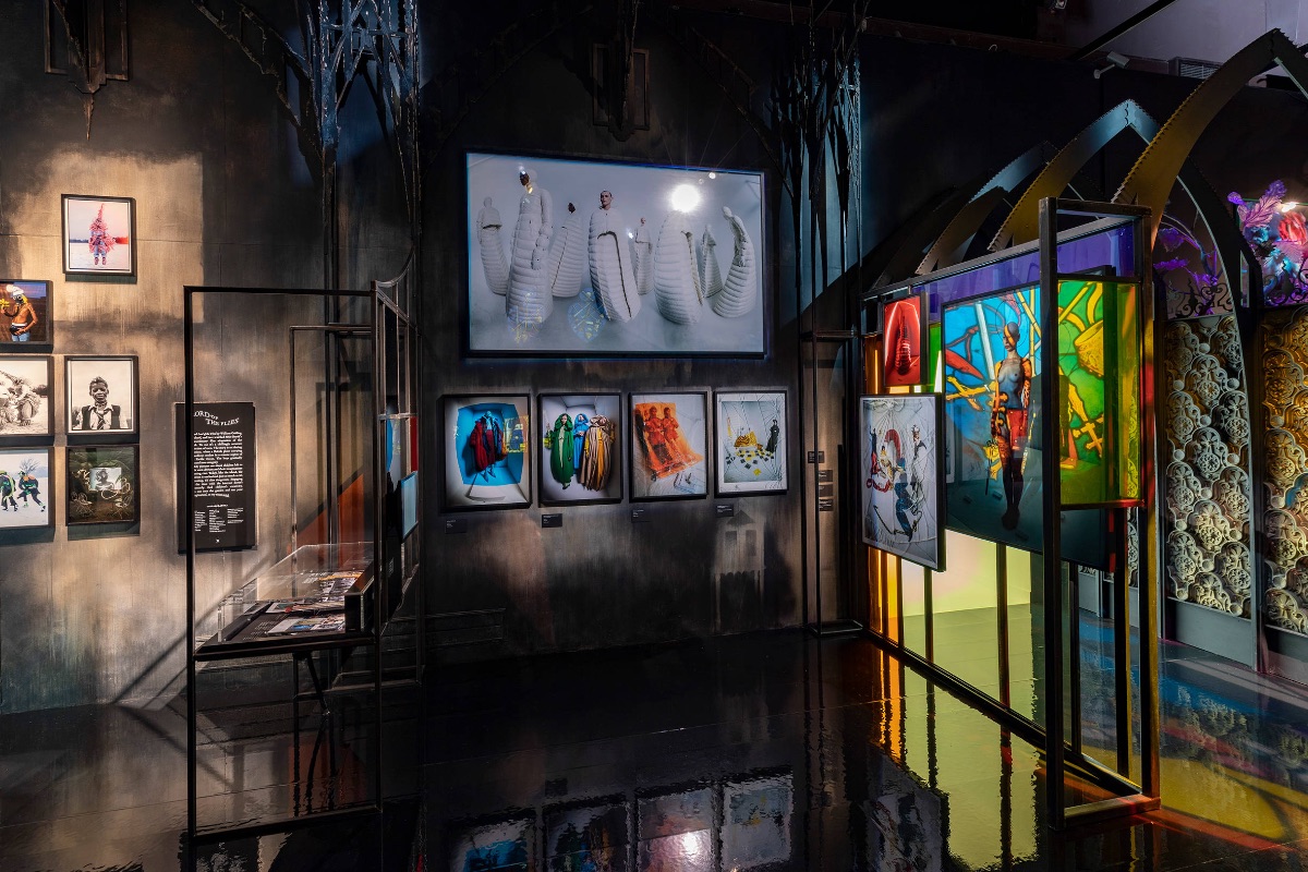 V_and_A's tweet photo. How do you make the wonderful come to life?

Watch set designer Shona Heath talk about how she worked with Tim Walker to translate his visions into a physical set for his photoshoots for his exhibition at the V&amp;A.  https://t.co/gh39msXwR1 https://t.co/zShvHROTVa