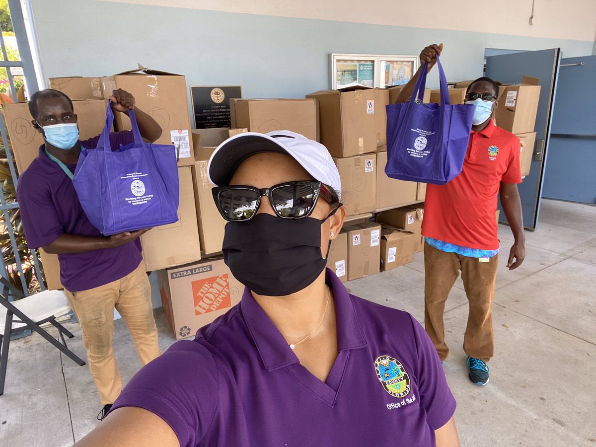 AudreyMEdmonson's tweet photo. Team Edmonson distributes essential hurricane supplies throughout District 3 to help keep residents safe &amp; #HurricaneReady during #HurricaneSeason. #MiamiDadeD3 https://t.co/zJnNv0mpeN