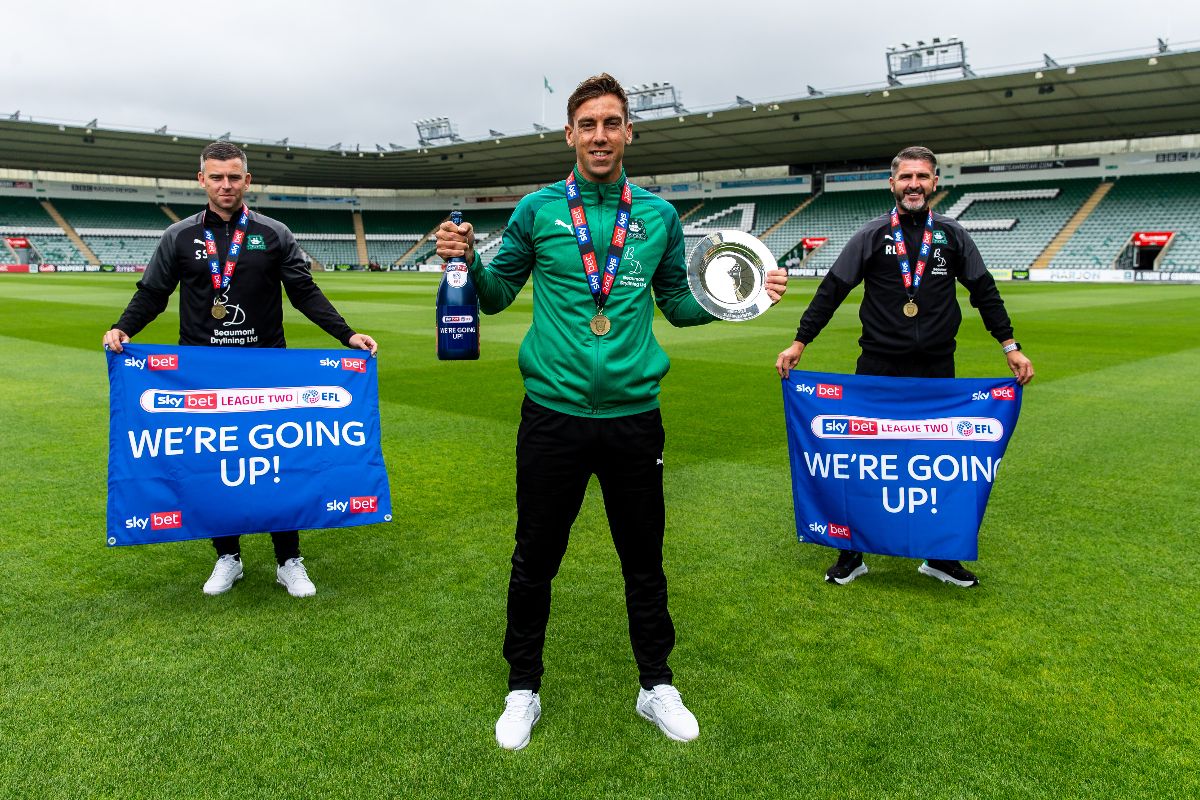 SkyBet's tweet photo. The only way is 🆙 for @Only1Argyle 💚

Target achieved for @rlowe15 ✅ #PAFC https://t.co/JUqb9w67Ai