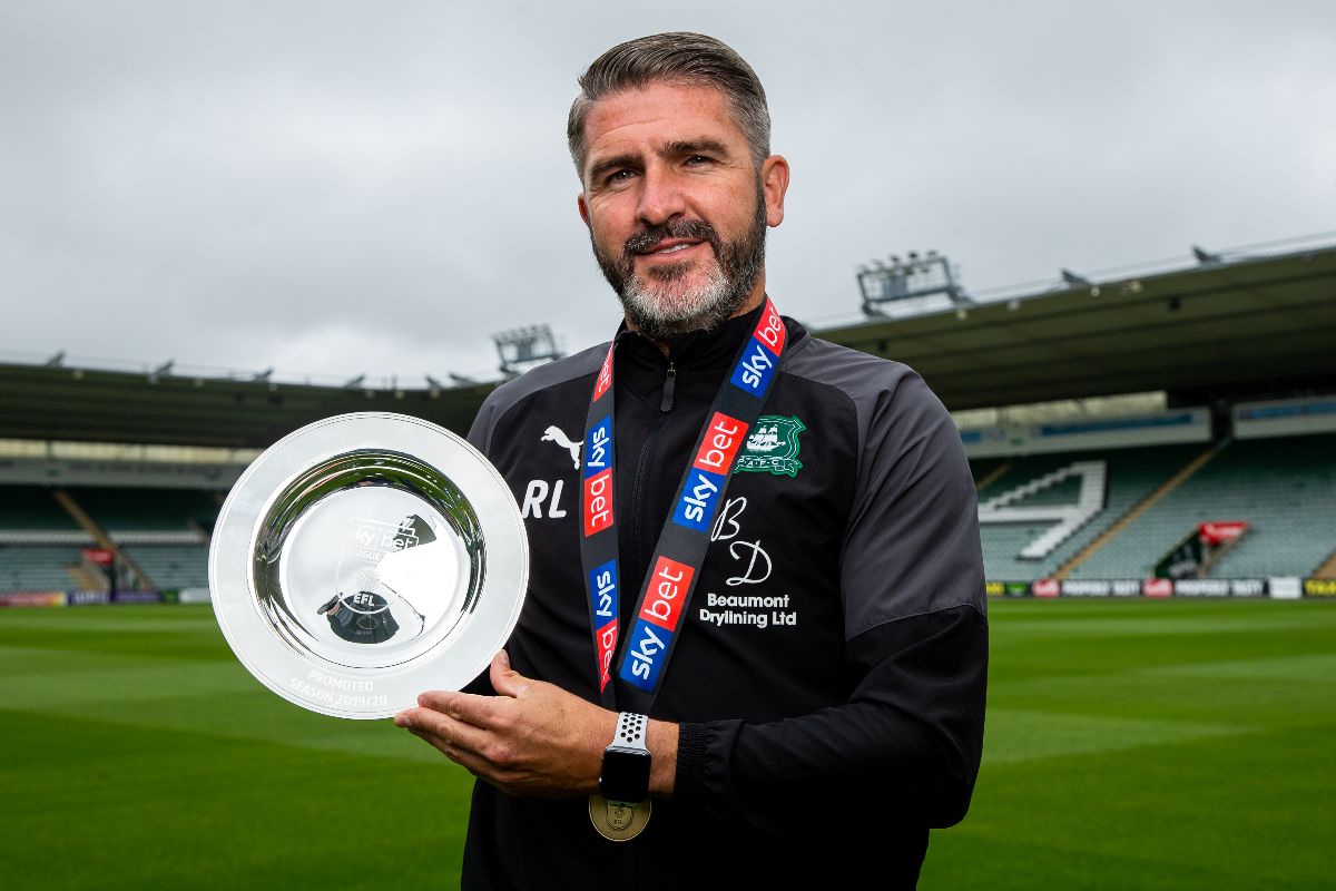 SkyBet's tweet photo. The only way is 🆙 for @Only1Argyle 💚

Target achieved for @rlowe15 ✅ #PAFC https://t.co/JUqb9w67Ai