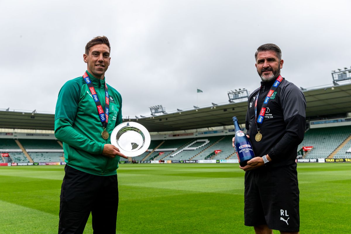 SkyBet's tweet photo. The only way is 🆙 for @Only1Argyle 💚

Target achieved for @rlowe15 ✅ #PAFC https://t.co/JUqb9w67Ai