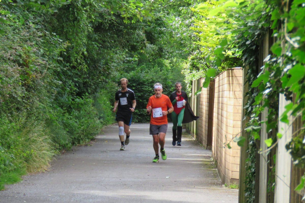 RandallPayne's tweet photo. We're delighted to say the Randall &amp; Payne team won the fastest corporate team accolade for their virtual #Glos10k over the weekend! Well done all! They finished with a combined average time of 52.1 mins. The category was sponsored by @DandPGloucester. #GlosBiz https://t.co/5KRoWnTAHw