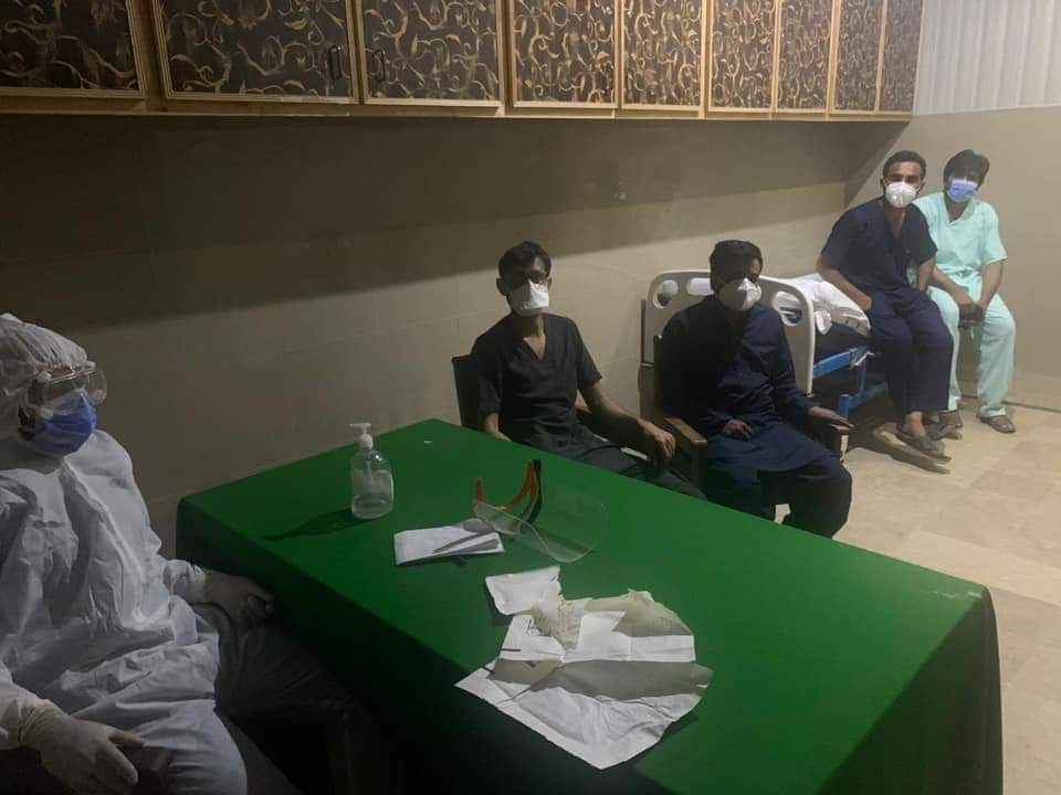 shl_yda's tweet photo. DG khan teaching hospital under attack.
Attendants of a diseased covid patient did this.
A job very well done by our nation!
#COVIDー19 https://t.co/5gJ4G6yBeh